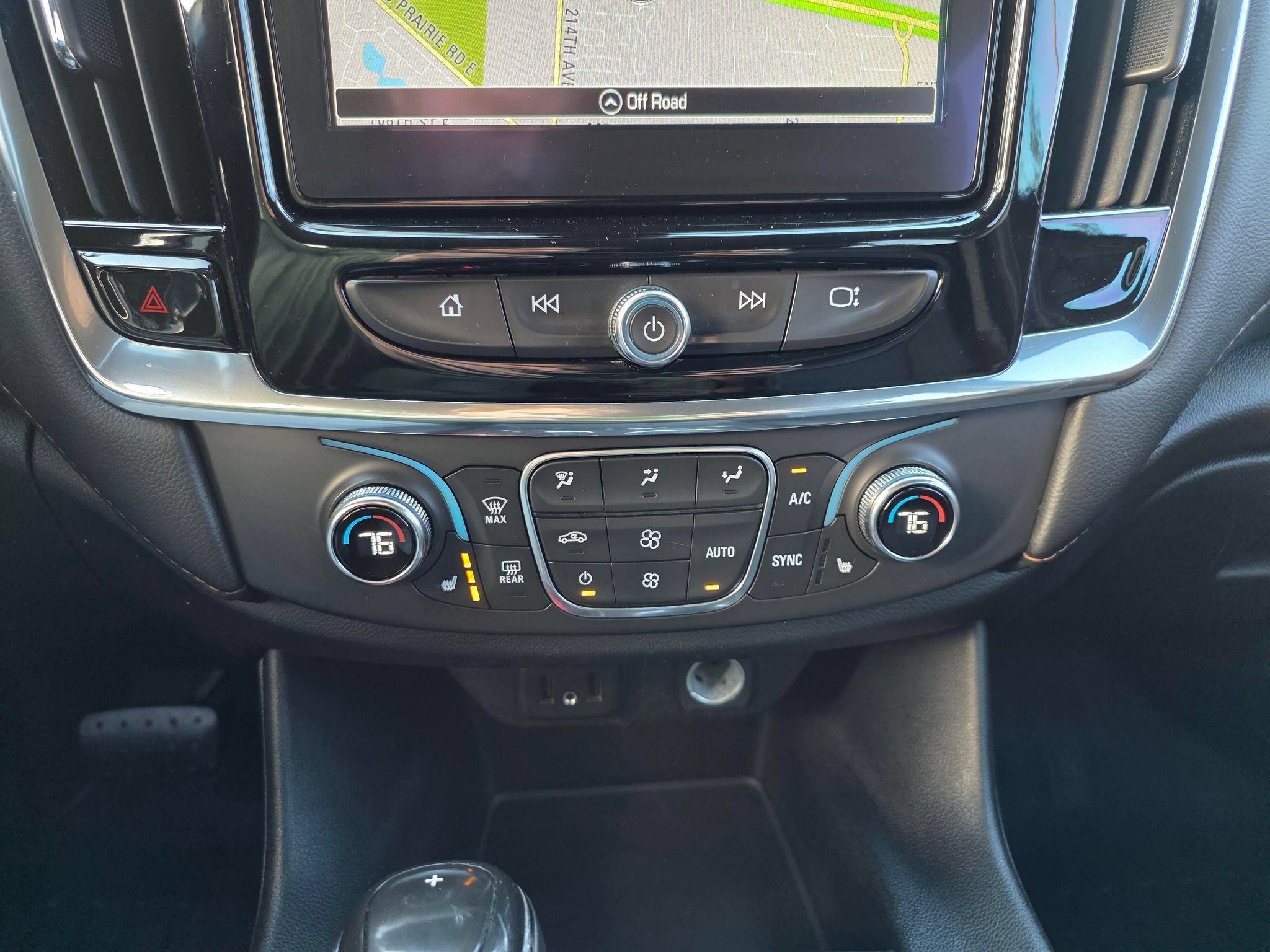 Used 2019 Chevrolet Traverse LT w/ LT Premium Package AWD/4WD image 17