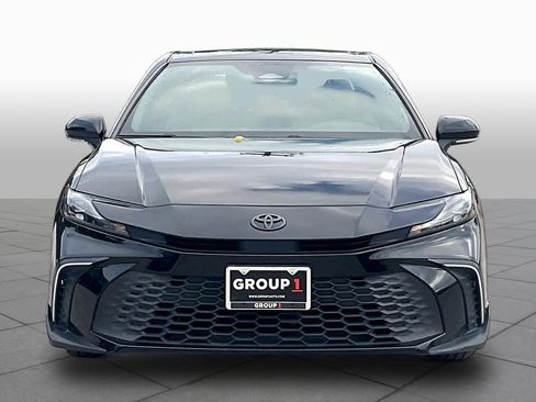 Used 2025 Toyota Camry SE w/ Convenience Package FWD image 4