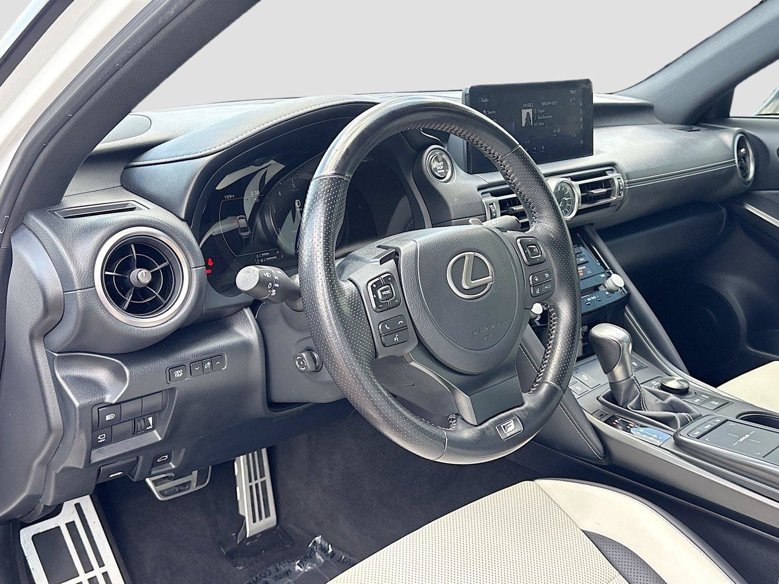 Used 2022 Lexus IS 350 F Sport RWD image 9