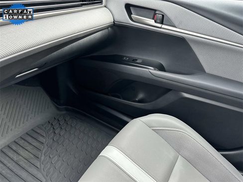 Used 2025 Toyota Camry SE image 31
