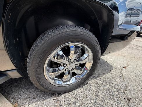 Used 2013 Chevrolet Avalanche LTZ AWD/4WD image 14