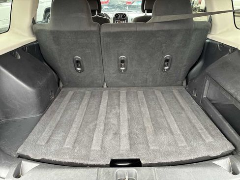 Certified 2016 Jeep Patriot Latitude image 19