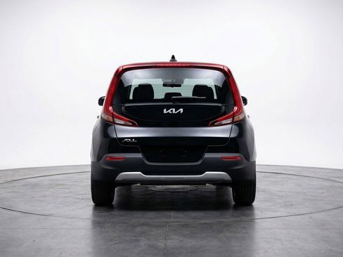 Used 2025 Kia Soul LX w/ LX Technology Package FWD image 6