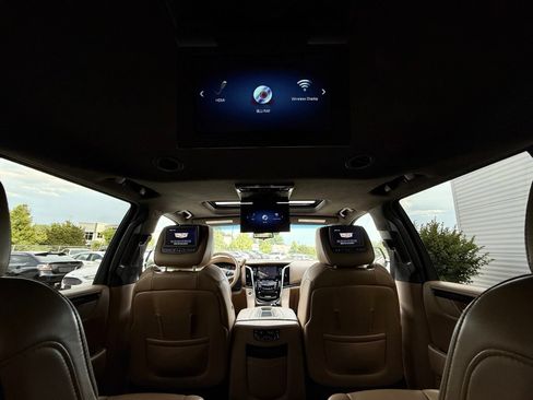 Used 2018 Cadillac Escalade ESV Platinum AWD/4WD image 30