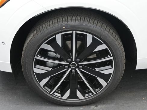 New 2026 Volvo XC60 B5 Ultra w/ Climate Package image 9