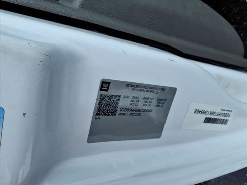 Used 2019 Chevrolet Express 3500 w/ Power Convenience Package image 11