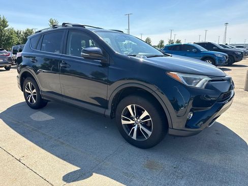 Used 2018 Toyota RAV4 XLE AWD/4WD image 4