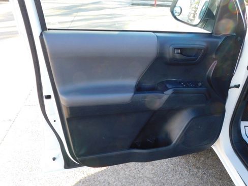 Used 2019 Toyota Tacoma SR image 7