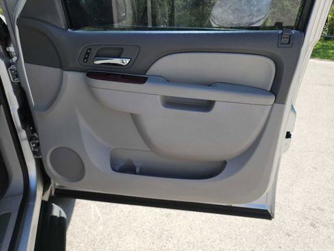 Used 2013 Chevrolet Avalanche LTZ image 36