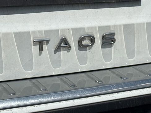 Used 2023 Volkswagen Taos SE w/ Panoramic Sunroof Package AWD/4WD image 17