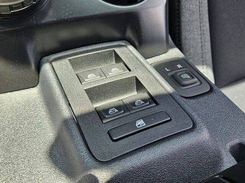 New 2025 Ford Bronco Base image 24