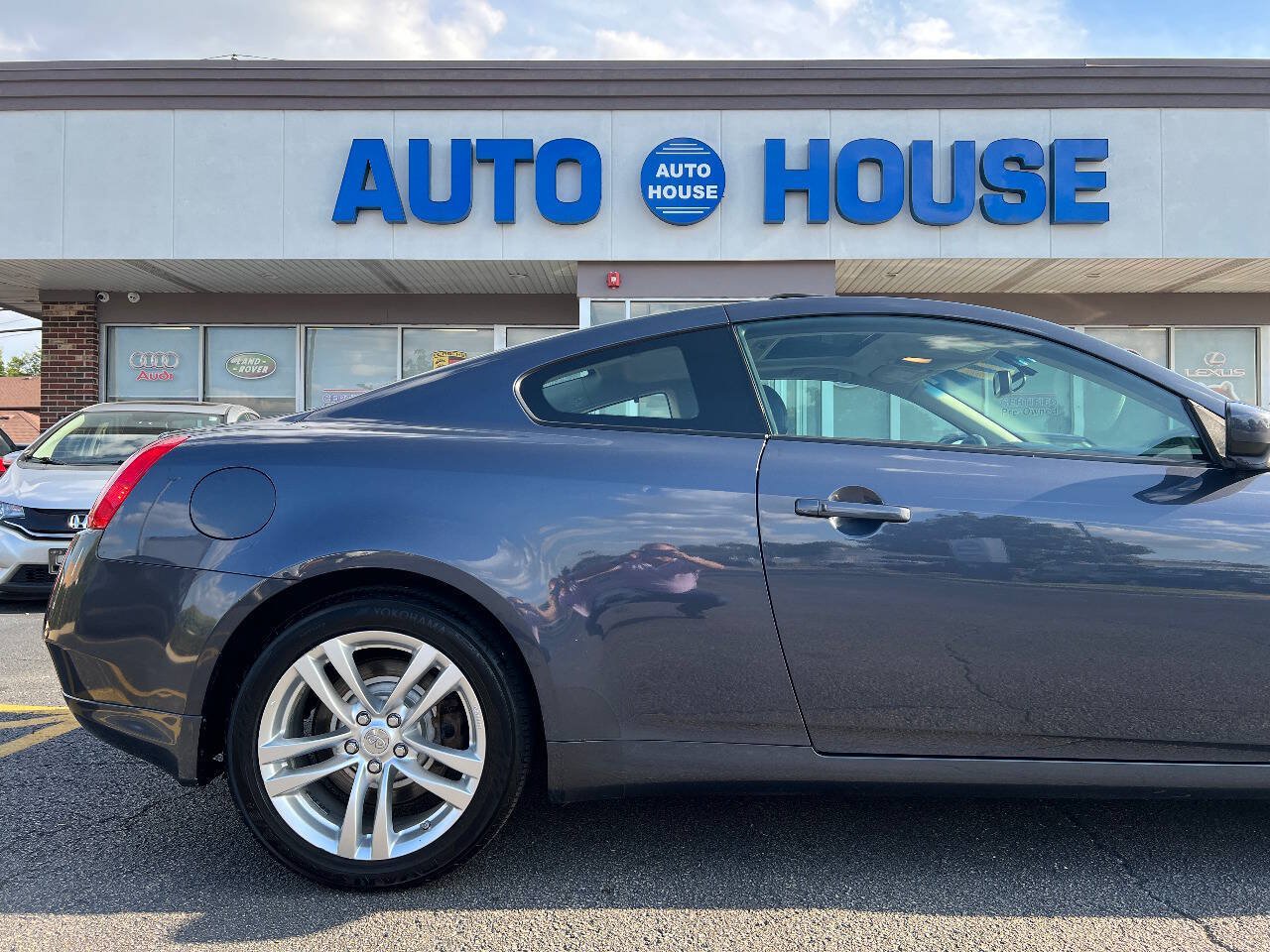 Used 2010 INFINITI G37 x Coupe w/ Premium Pkg AWD/4WD image 35