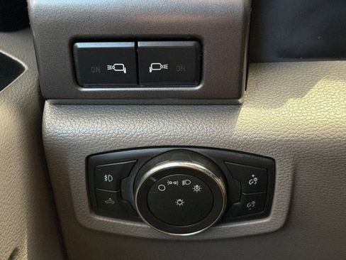 Used 2018 Ford F250 XLT w/ XLT Premium Package AWD/4WD image 34