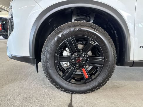 Used 2025 Nissan Rogue SV AWD/4WD image 10
