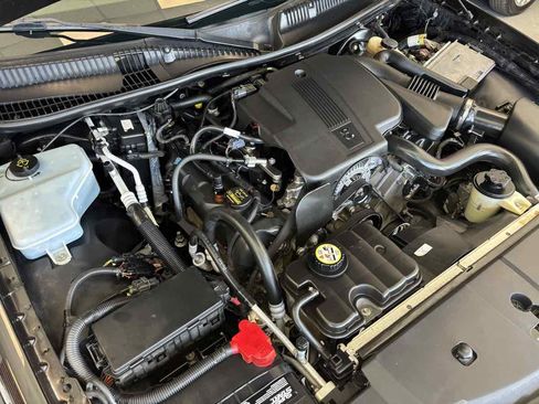 Used 2009 Lincoln Town Car Signature Limited image 25