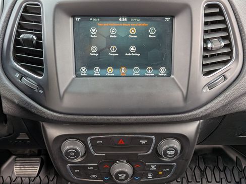 Certified 2021 Jeep Compass Latitude image 32