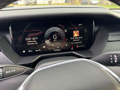 Used 2025 GMC Acadia Elevation image 26