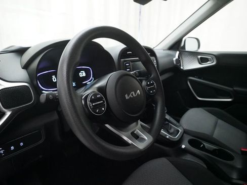 Certified 2023 Kia Soul LX w/ LX Technology Package FWD image 8