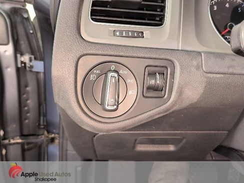 Used 2017 Volkswagen Golf SE FWD image 25