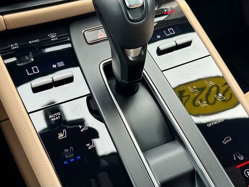 Used 2024 Porsche Macan Turbo AWD/4WD image 18