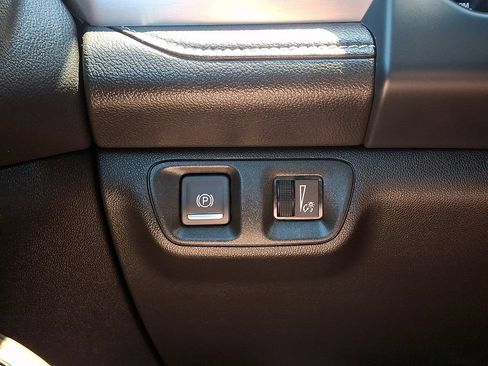 Used 2023 GMC Acadia SLE w/ Driver Convenience Package AWD/4WD image 24