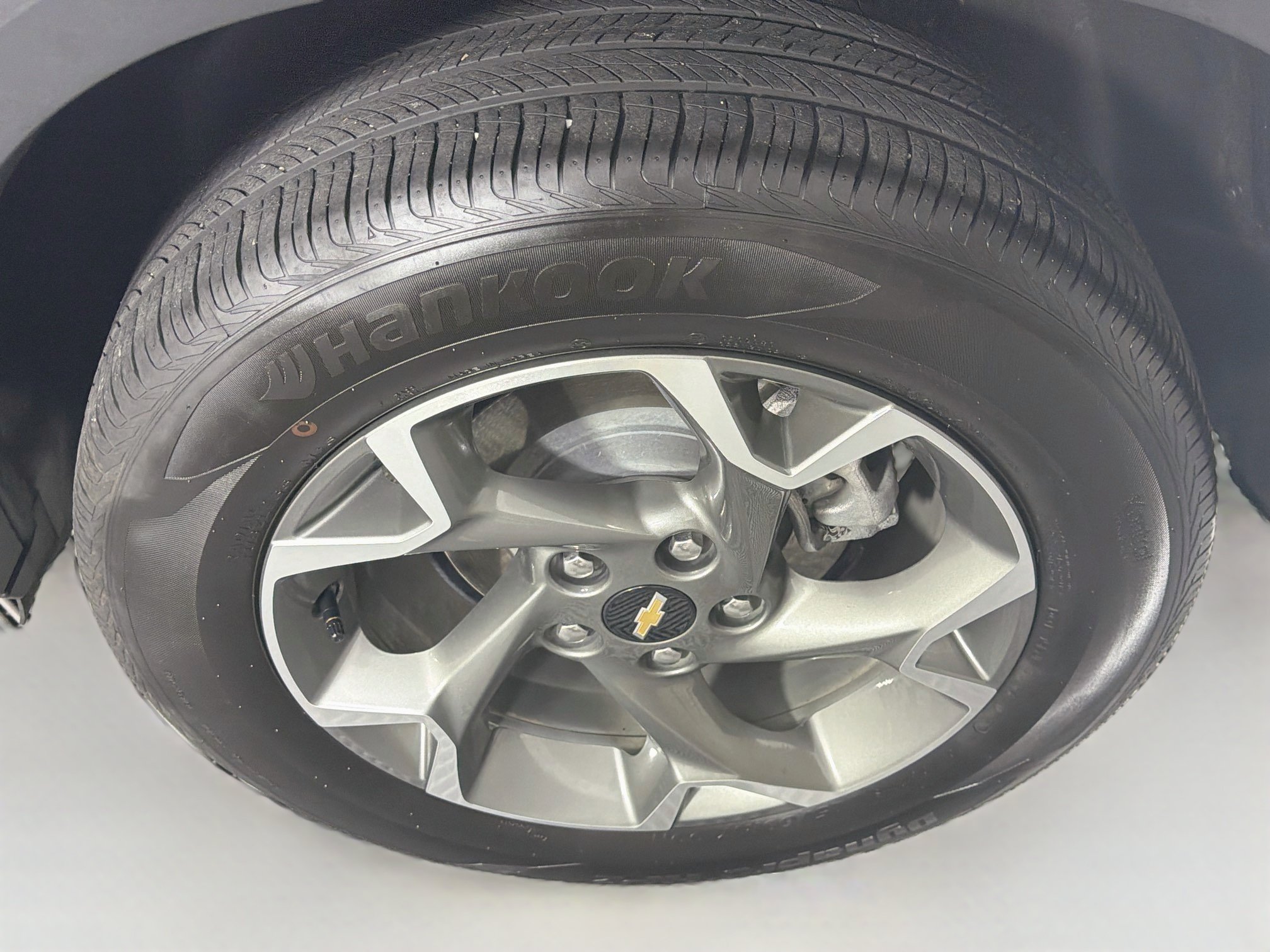 Used 2025 Chevrolet Trax LT FWD image 11