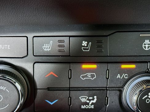 Used 2024 Dodge Durango GT RWD image 25