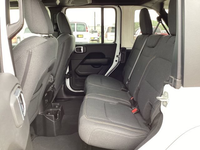 Used 2024 Jeep Wrangler Unlimited Sahara AWD/4WD image 7