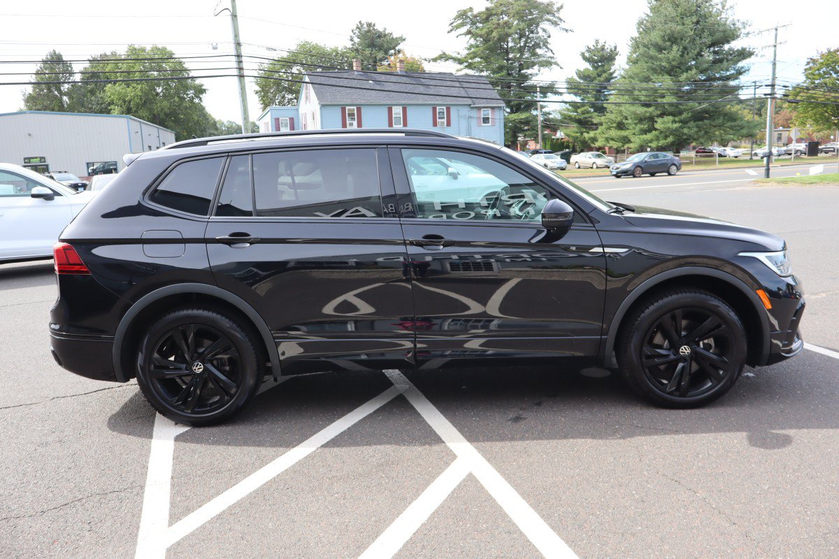 Used 2024 Volkswagen Tiguan SE R-Line AWD/4WD image 5
