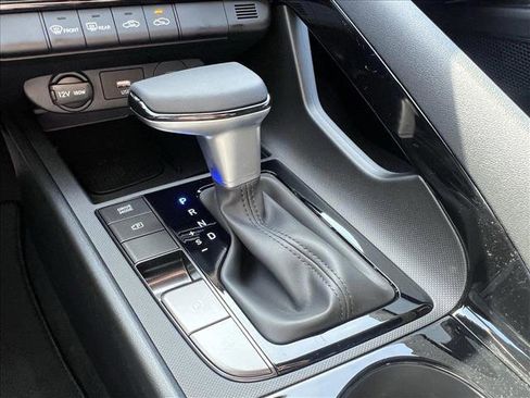 New 2025 Hyundai Elantra SEL image 13
