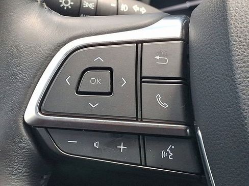 Used 2020 Toyota Highlander XLE AWD/4WD image 17