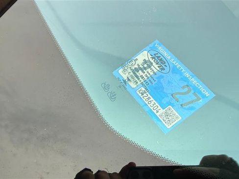 Used 2018 Land Rover Range Rover Velar R-Dynamic SE image 4