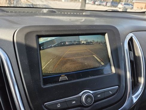 Used 2019 Chevrolet Equinox LT w/ Driver Convenience Package image 11