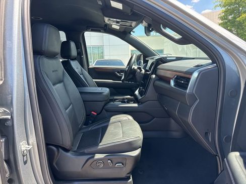 Used 2025 GMC Yukon XL Denali RWD image 15