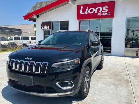 Used 2019 Jeep Cherokee Limited AWD/4WD image 2