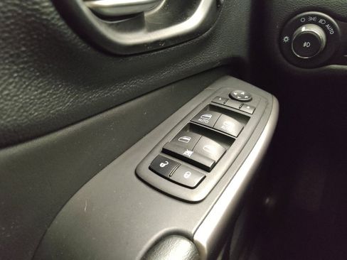 Used 2022 Jeep Cherokee Limited w/ Elite Package image 27