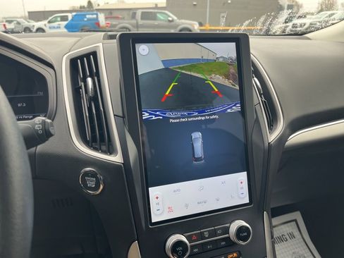 Used 2022 Ford Edge SEL w/ Convenience Package image 18