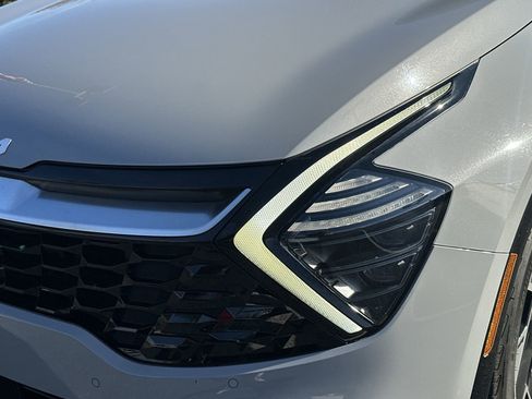 Used 2023 Kia Sportage SX image 11