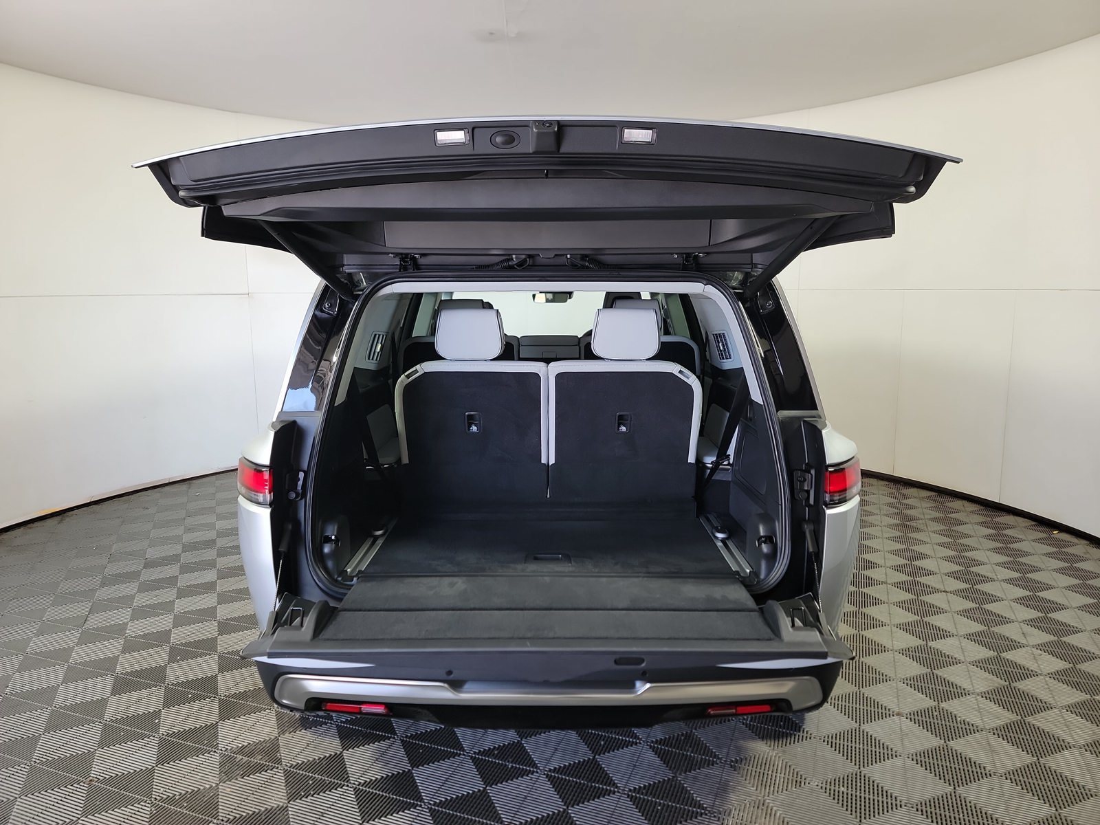 Used 2023 Rivian R1S Adventure Quad AWD/4WD image 15