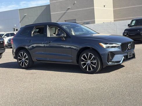 Used 2023 Volvo XC60 B5 Plus w/ Climate Package FWD image 4