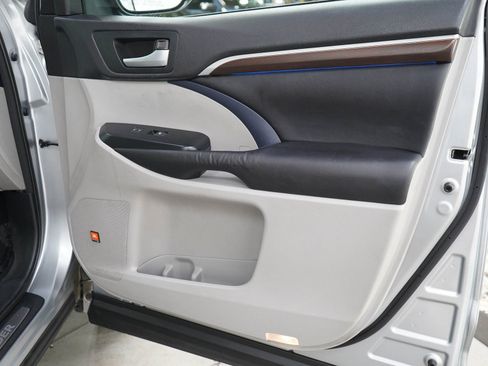 Used 2015 Toyota Highlander Limited AWD/4WD image 9