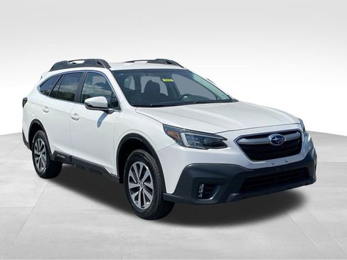 Used 2022 Subaru Outback Premium image 3