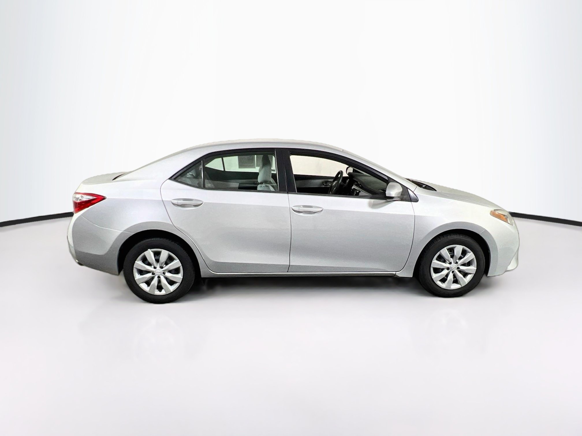 Used 2016 Toyota Corolla LE FWD image 4