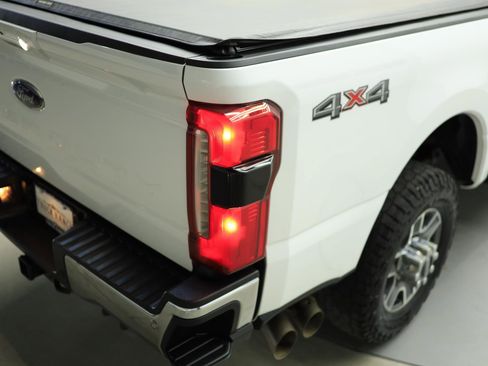 Used 2023 Ford F350 Lariat image 13
