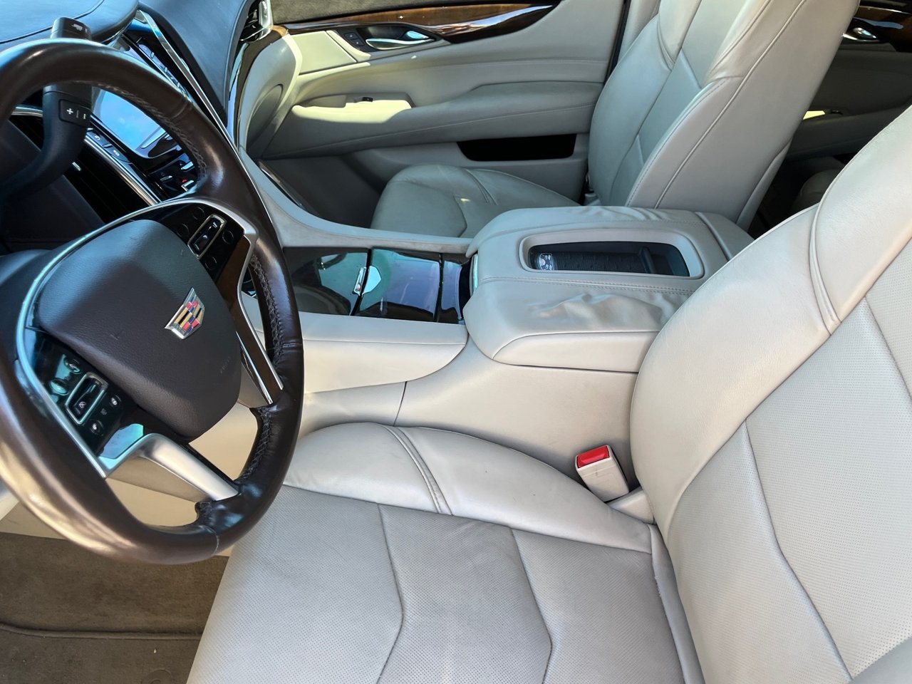 Used 2017 Cadillac Escalade Luxury AWD/4WD image 17