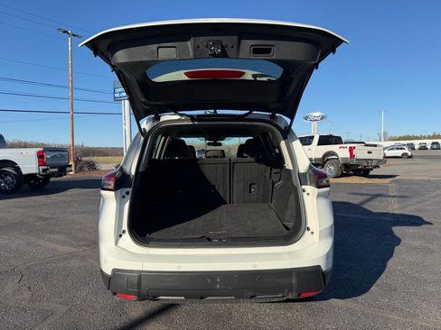 Used 2024 Nissan Rogue S image 5