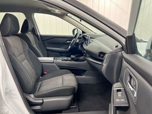 Used 2024 Nissan Rogue SV image 21