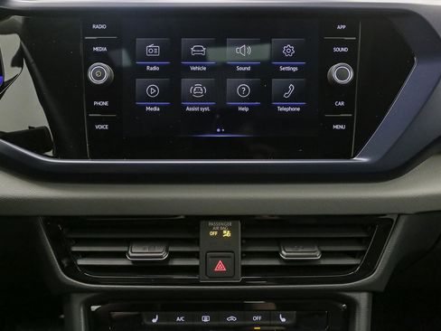Certified 2023 Volkswagen Taos SE w/ Panoramic Sunroof Package AWD/4WD image 28