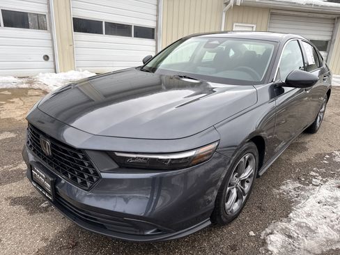 Used 2024 Honda Accord EX image 11