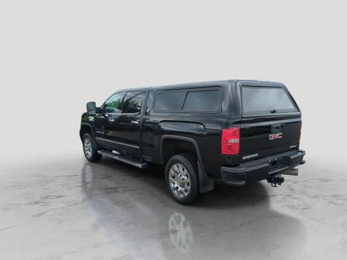 Used 2017 GMC Sierra 2500 Denali w/ Suspension Package, Off-Road AWD/4WD image 6